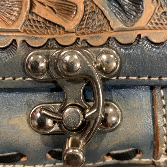 Hand tooled Mexican Blue/Green/Cream Leather Bag. - Picture 4 of 5